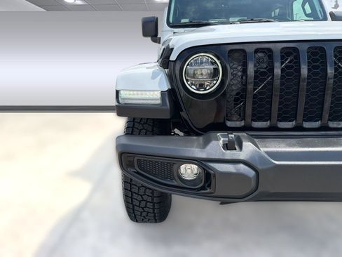 Used 2022 Jeep Gladiator Sport AWD/4WD image 10