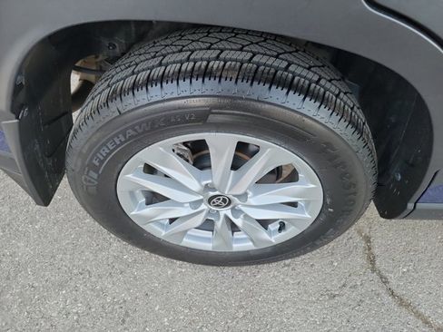 Used 2022 Toyota Corolla Cross LE image 11