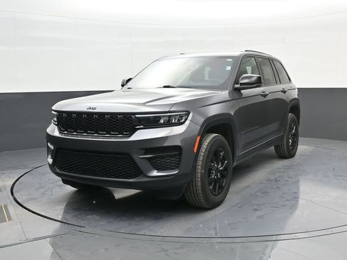 Used 2024 Jeep Grand Cherokee Altitude AWD/4WD image 3
