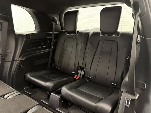 Used 2021 Mercedes-Benz GLB 250 4MATIC w/ Premium Package image 34