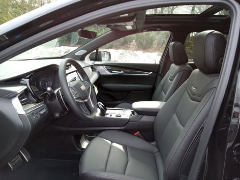 New 2026 Cadillac XT5 Sportv w/ LPO, Onyx Lite Package image 10