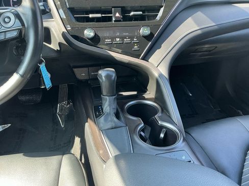 Used 2024 Toyota Camry SE FWD image 12