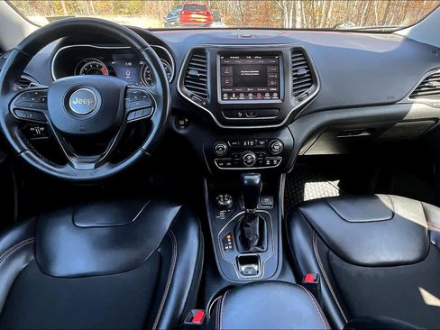 Used 2019 Jeep Cherokee Trailhawk AWD/4WD image 16