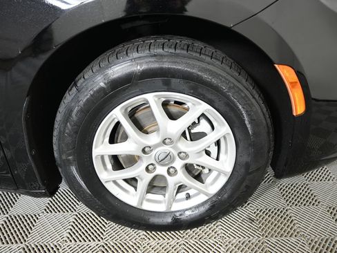 Used 2024 Chrysler Pacifica Touring-L FWD image 11