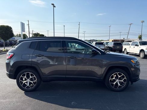 Used 2024 Jeep Compass Limited AWD/4WD image 6