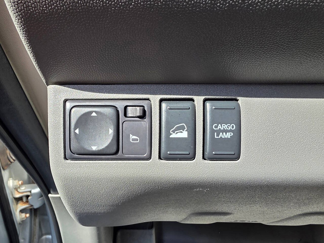 Used 2013 Nissan Frontier SL w/ Moonroof Pkg AWD/4WD image 17
