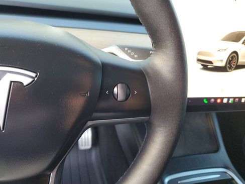Used 2025 Tesla Model Y Performance AWD/4WD image 26