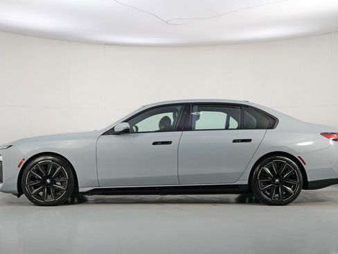 Used 2023 BMW i7 xDrive60 w/ Executive Package 2 AWD/4WD image 9