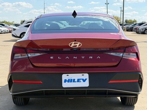New 2025 Hyundai Elantra SE image 5