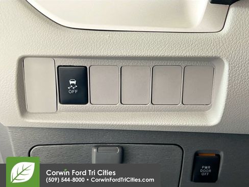 Used 2018 Toyota Sienna LE FWD image 20