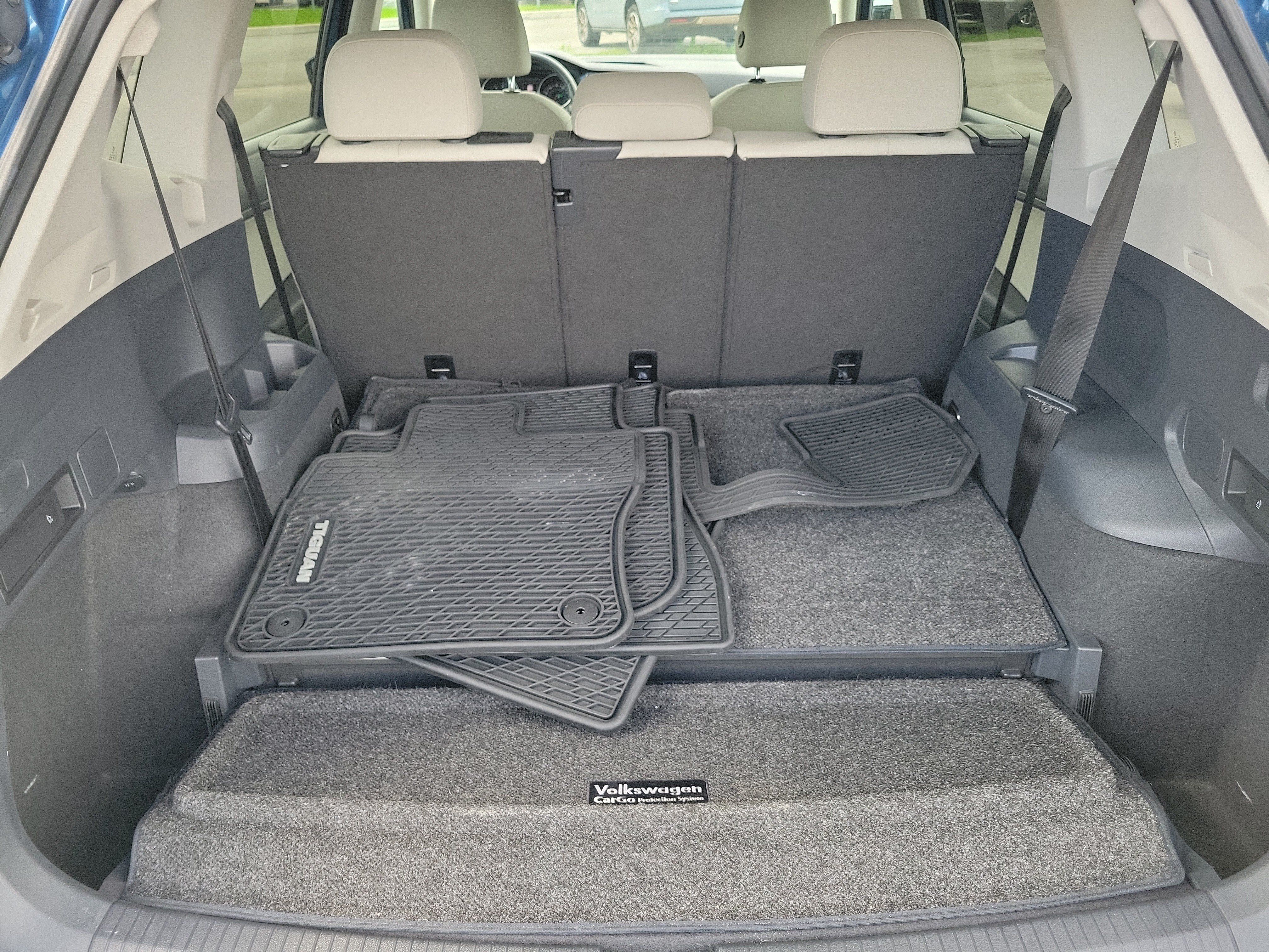 Used 2020 Volkswagen Tiguan SE w/ Panoramic Sunroof Package FWD image 12