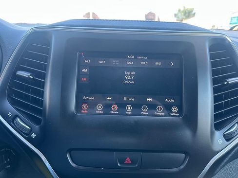 Used 2020 Jeep Cherokee Latitude AWD/4WD image 13