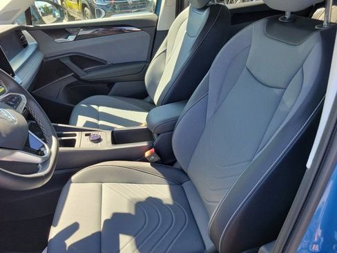 Certified 2025 Volkswagen Tiguan SE image 19