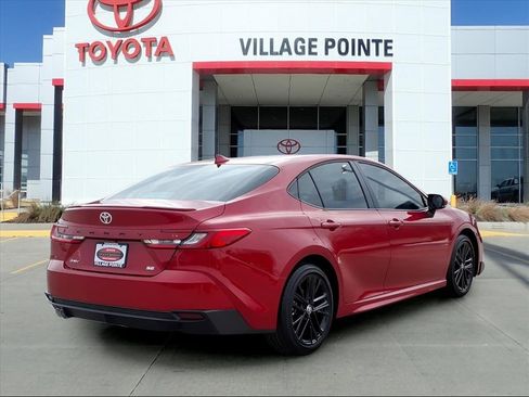 Used 2026 Toyota Camry SE image 5