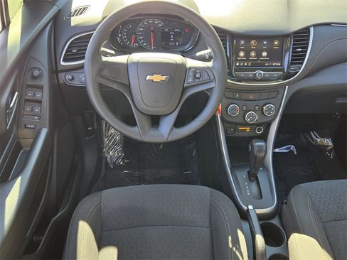 Used 2020 Chevrolet Trax LS image 15