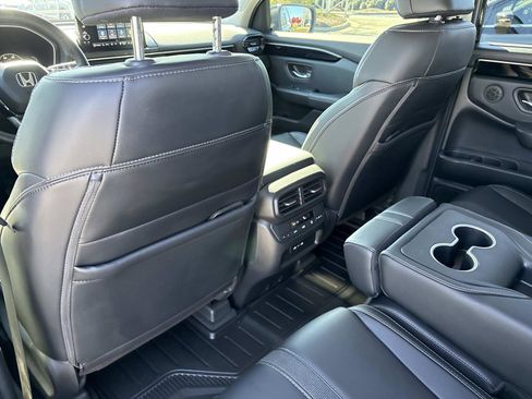 Used 2025 Honda Pilot Touring image 29