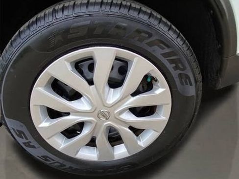 Used 2016 Nissan Rogue S image 33