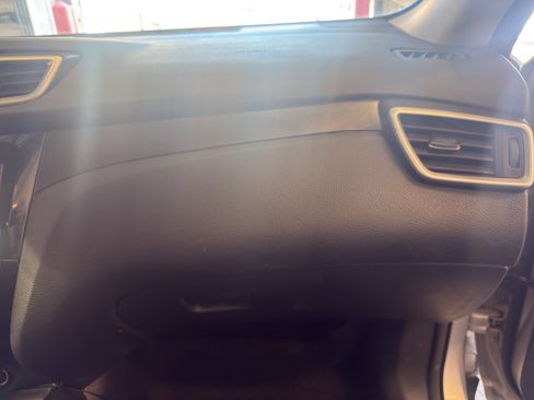 Used 2015 Nissan Rogue SV w/ SV Premium Package image 21