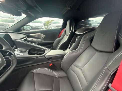 Used 2025 Chevrolet Corvette Stingray Preferred Cpe w/ Battery Protection Package RWD image 9