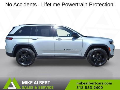 Used 2023 Jeep Grand Cherokee Altitude AWD/4WD image 8