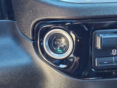 Used 2022 Chevrolet Silverado 1500 LTZ AWD/4WD image 28