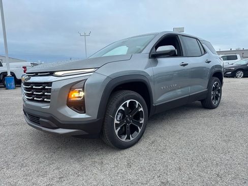 New 2026 Chevrolet Equinox LT image 2