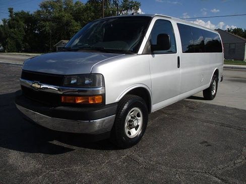 Used 2018 Chevrolet Express 3500 LT w/ LT Preferred Equipment Group RWD image 10