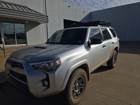 Used 2020 Toyota 4Runner Venture image 3