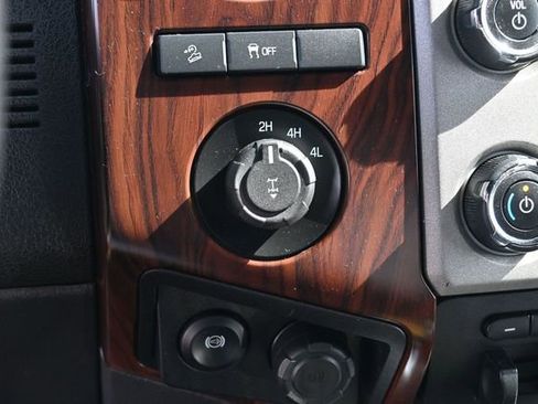 Used 2016 Ford F250 Lariat w/ Lariat Ultimate Package AWD/4WD image 26