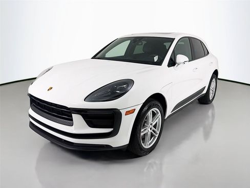 Used 2022 Porsche Macan AWD/4WD image 1