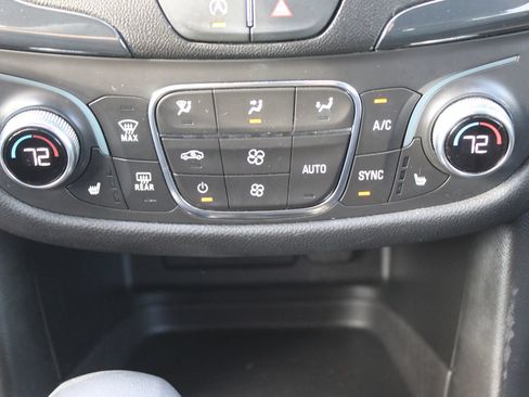 Used 2022 Chevrolet Equinox RS w/ RS Leather Package FWD image 34