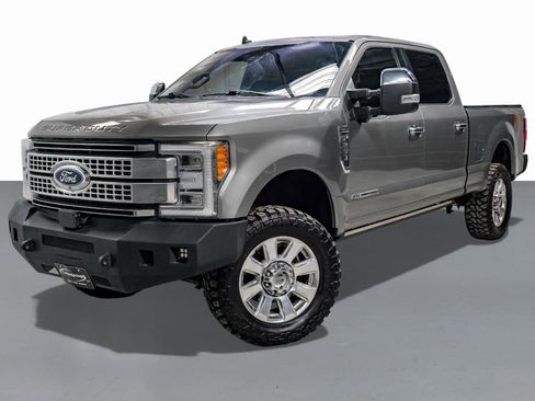 Used 2019 Ford F250 Platinum w/ Platinum Ultimate Package image 4