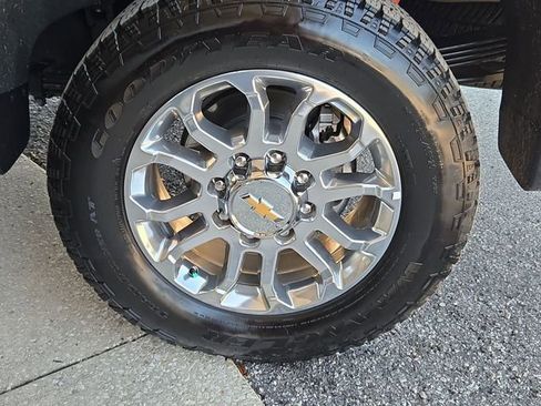 Certified 2025 Chevrolet Silverado 2500 LTZ w/ LTZ Convenience Package image 32