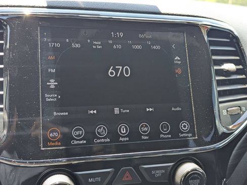 Used 2020 Jeep Grand Cherokee Altitude AWD/4WD image 16