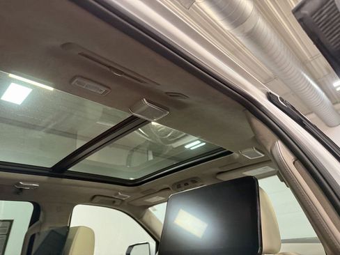 Used 2021 Cadillac Escalade ESV Sport Platinum image 17