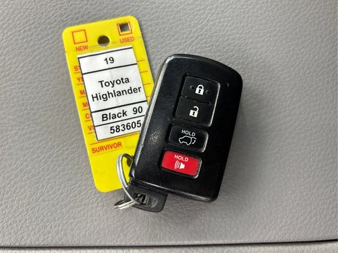 Used 2019 Toyota Highlander XLE AWD/4WD image 39