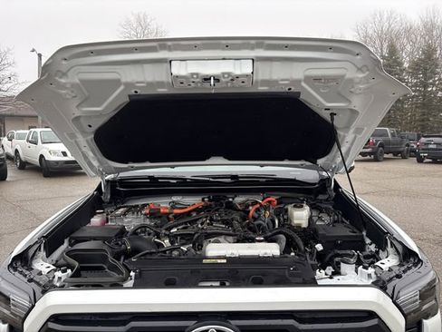 Used 2024 Toyota Tacoma TRD Sport w/ TRD Sport Premium Package image 19