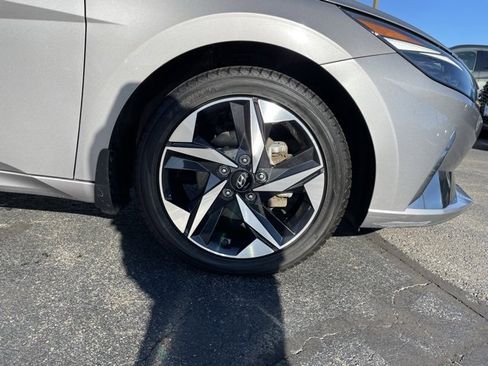 Used 2022 Hyundai Elantra Limited image 33