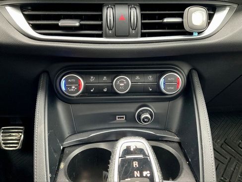Used 2023 Alfa Romeo Stelvio Veloce AWD/4WD image 15