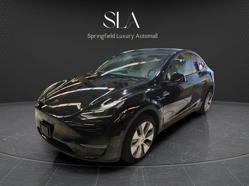 Used 2023 Tesla Model Y Long Range AWD/4WD image 4