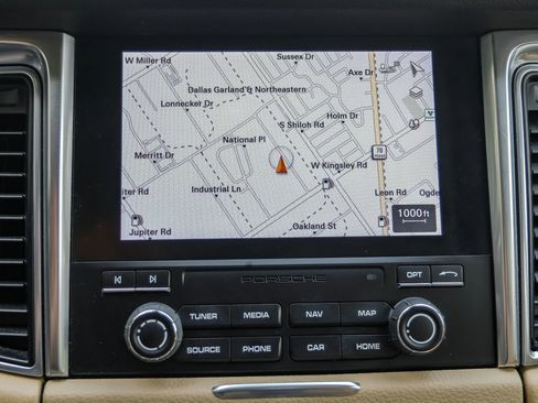 Used 2018 Porsche Macan image 22