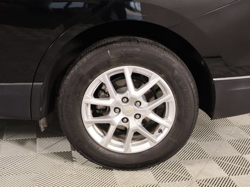 Used 2024 Chevrolet Equinox LT FWD image 17