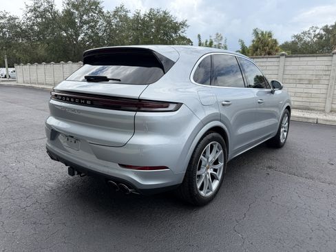 Certified 2024 Porsche Cayenne Turbo AWD/4WD image 6