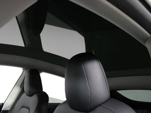 Used 2022 Tesla Model Y Performance image 9