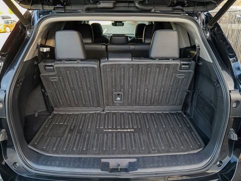 Used 2021 Toyota Highlander XLE image 60