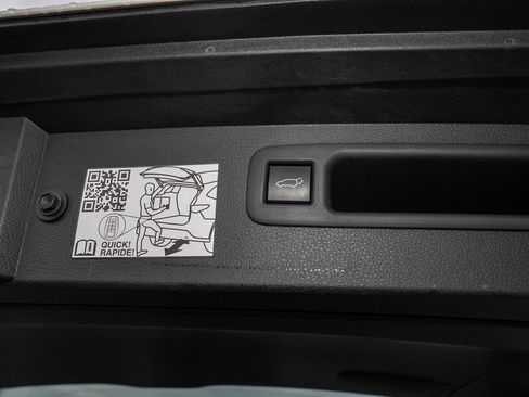 Used 2023 Toyota Highlander Limited image 6