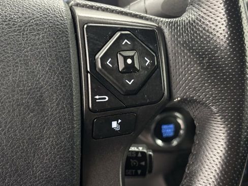 Used 2017 Toyota Tacoma TRD Off-Road w/ Premium & Technology Package image 17