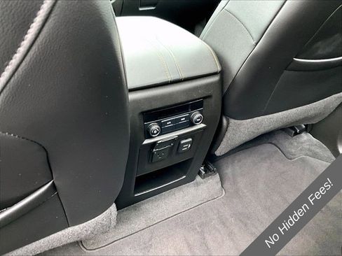 Used 2019 Chevrolet Traverse LT w/ LT Premium Package AWD/4WD image 31