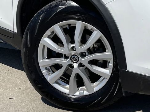 Used 2020 Nissan Rogue SV AWD/4WD image 9