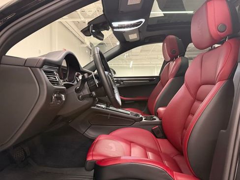 Certified 2026 Porsche Macan Turbo AWD/4WD image 5